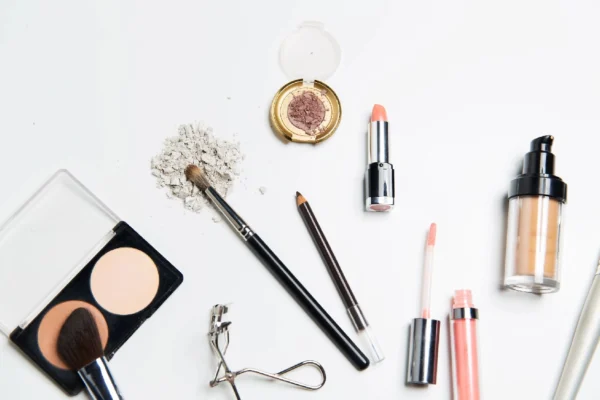 A table topped with makeup and eye shadows.