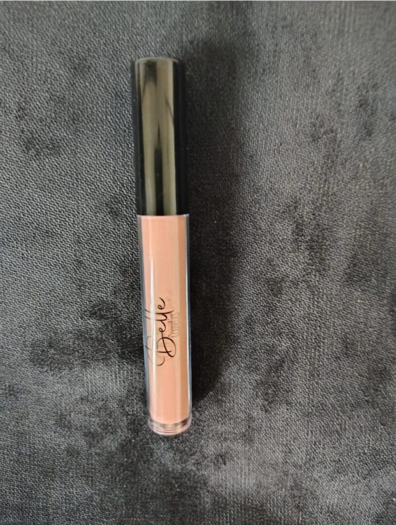 A close up of the top of a lip gloss